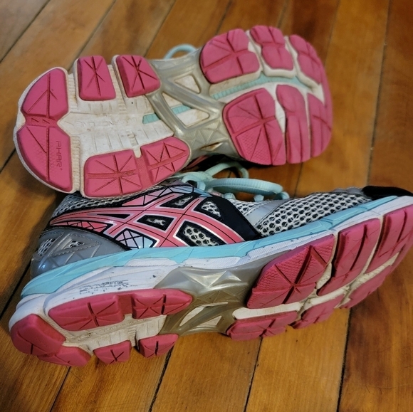 ASICS tennis shoes sz 6.5 - Picture 6 of 7